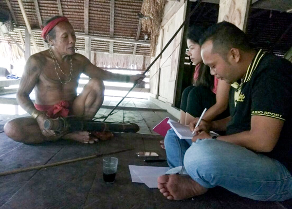 Suku Mentawai Education Foundation conducting research for their cultural-based curriculum